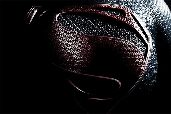 觀看兩段 <strong><em>Man Of Steel</em></strong> 初版預告