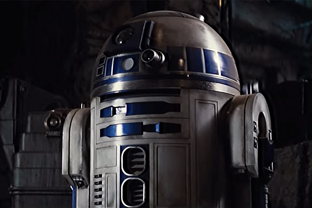 Go Behind The Scene of <strong><em>Star Wars: The Force Awakens</em></strong> with Comic-Con Clip