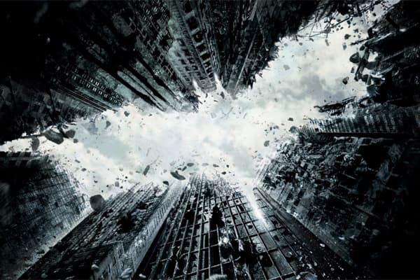 <strong><em>The Dark Knight Rises</em></strong> 首支初版預告片