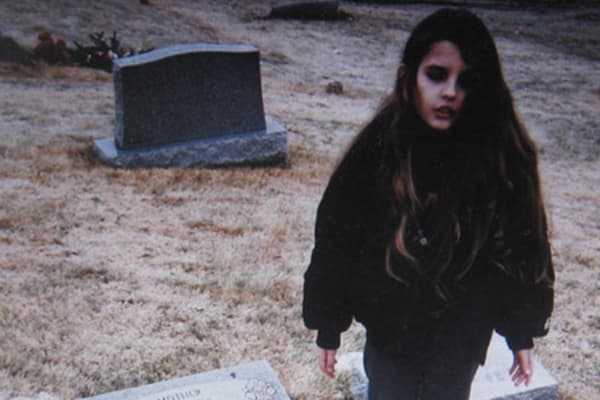 Crystal Castles 第二張 'Crystal Castles' 大碟