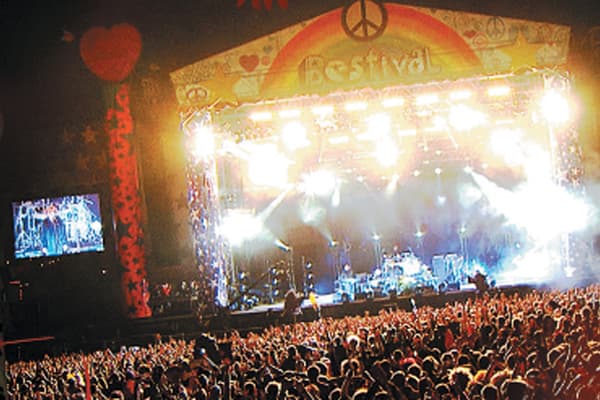 The Cure 為慈善推出 'Bestival Live 2011' 籌款