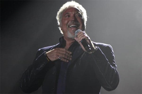 Tom Jones．2010年3月24日．香港