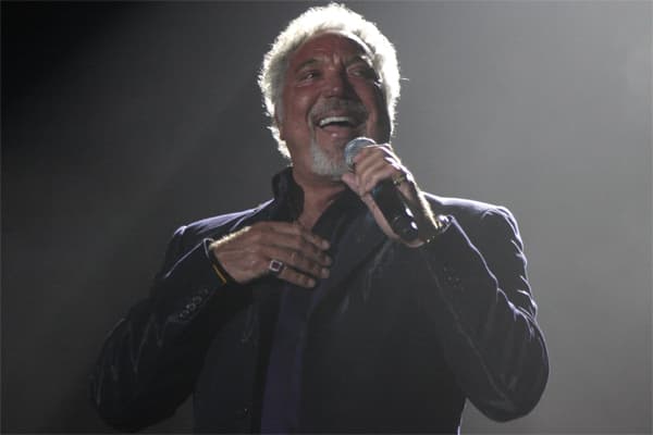 Tom Jones．2010年3月24日．香港